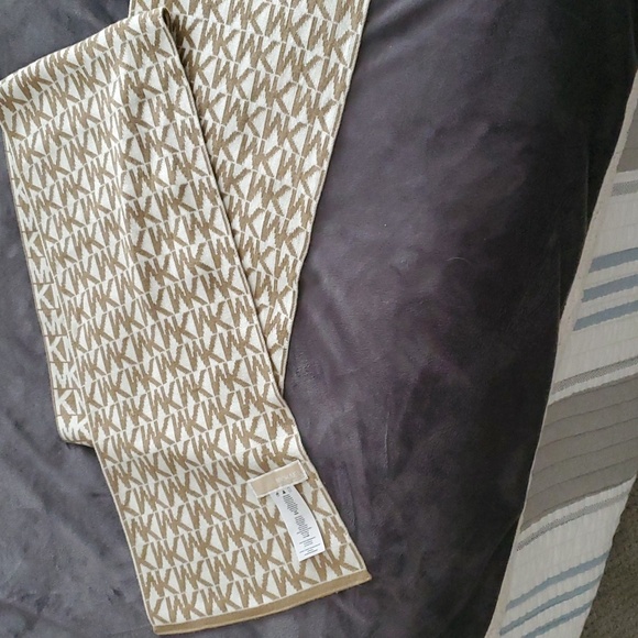 Michael Kors Cream and Tan Scarf - Picture 1 of 3